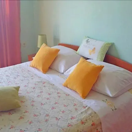 Burmeta Apartment *
