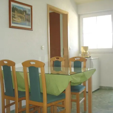 Burmeta Apartment *