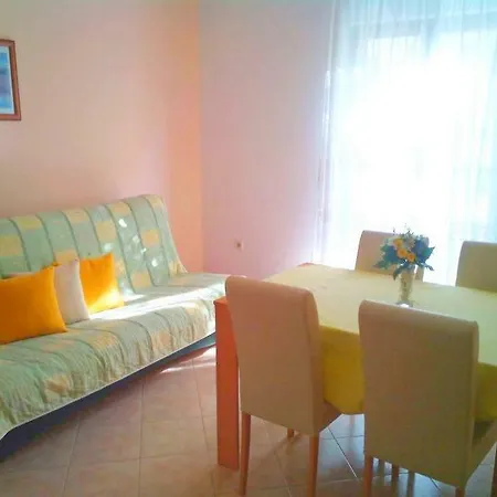 Burmeta Apartment *